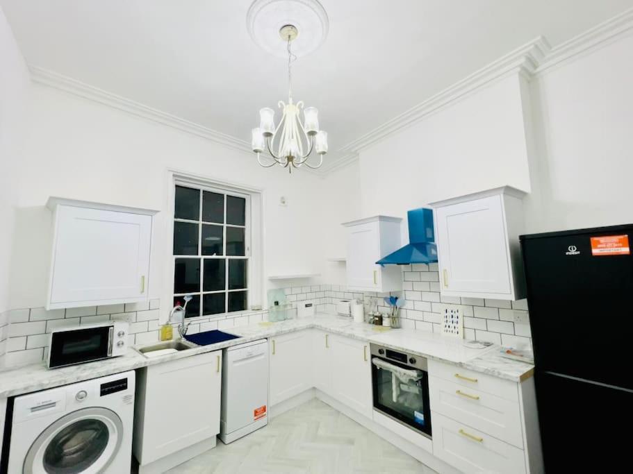 Flat 4 Marine Parade House, 1 East Cliff- Next To Dover Port, White Cliffs, Beach, Castle Экстерьер фото