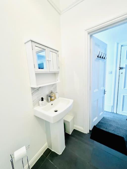 Flat 4 Marine Parade House, 1 East Cliff- Next To Dover Port, White Cliffs, Beach, Castle Экстерьер фото